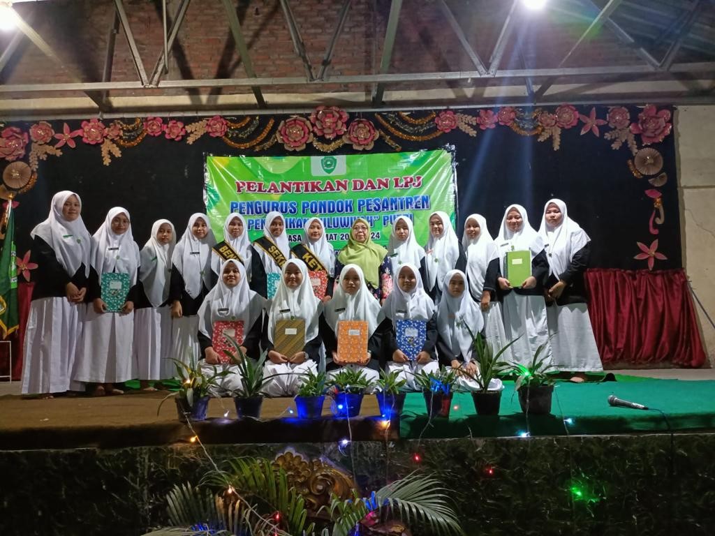 PELANTIKAN DAN SERAH TERIMA JABATAN PENGURUS PONDOK PESANTREN PENDIDIKAN ULUWIYAH PUTRI MOJOKERTO MASA KHIKMAT 2023-2024 PELANTIKAN DAN SERAH TERIMA JABATAN PENGURUS PONDOK PESANTREN PENDIDIKAN ULUWIYAH PUTRI MOJOKERTO MASA KHIKMAT 2023-2024